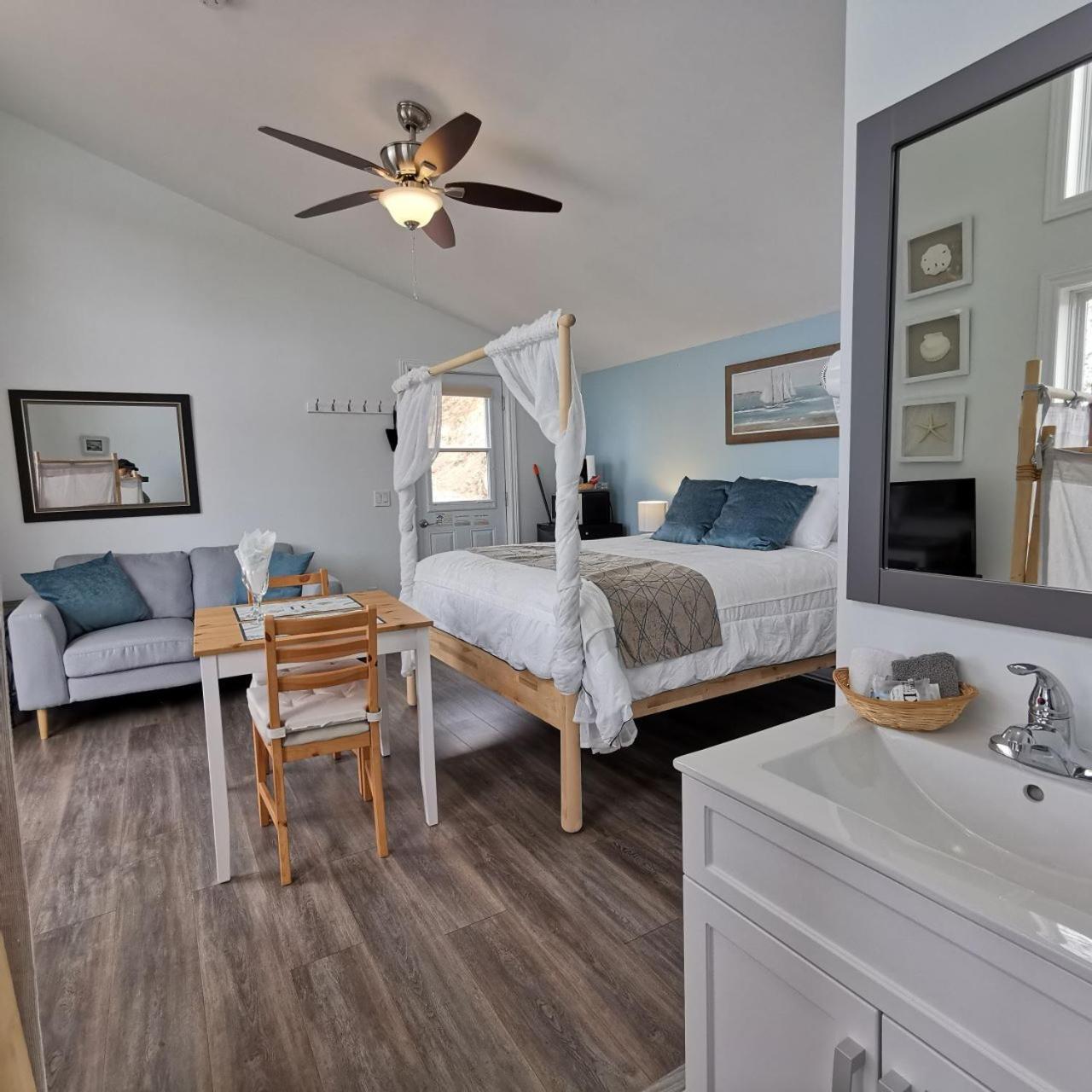 Knotty Pine Ocean Front Suite - Adults Only Ingonish Zimmer foto